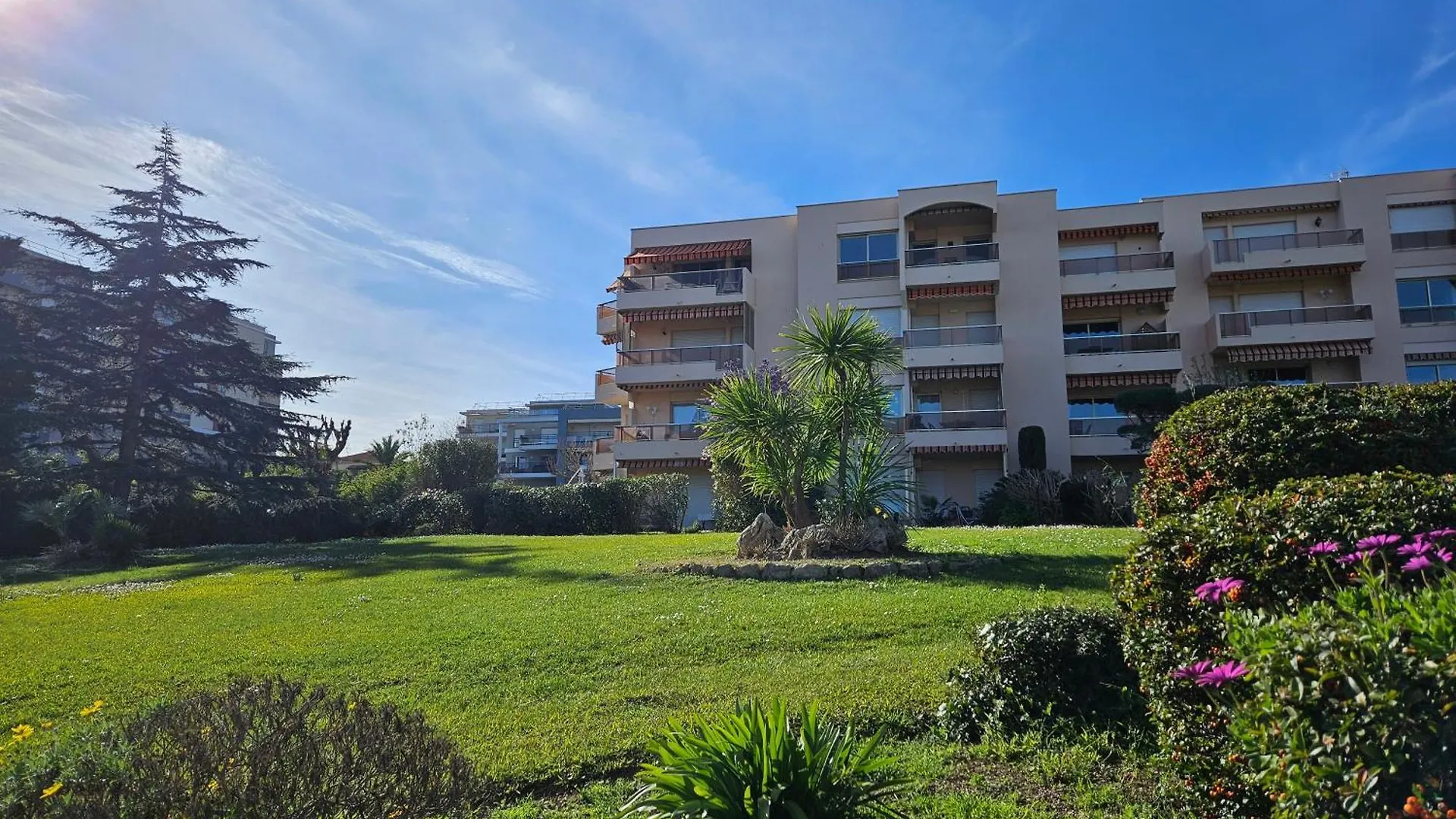 Antibes La Louisiane 2 Pieces Rez-De-Jardin Piscine Apartment France
