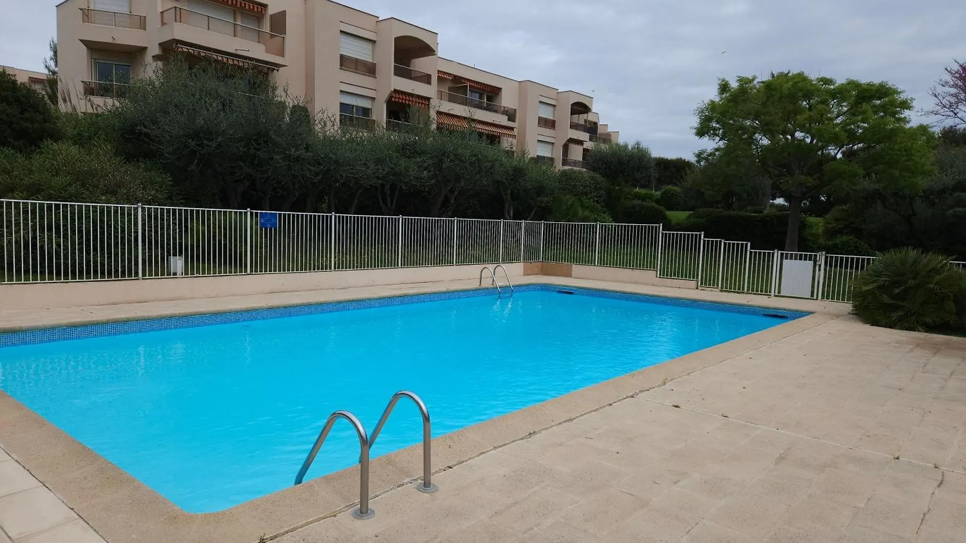 Antibes La Louisiane 2 Pieces Rez-De-Jardin Piscine Apartment